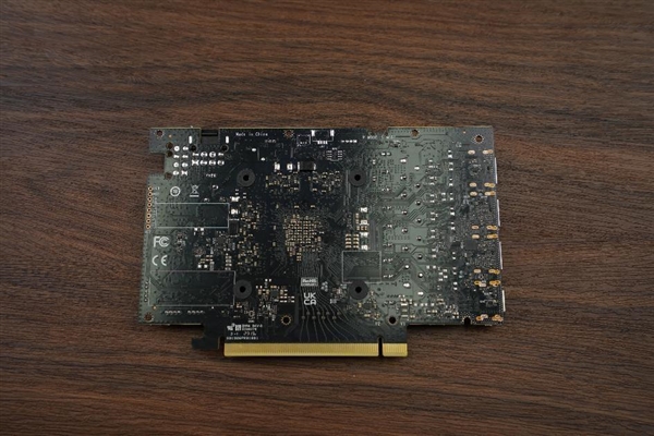 冉冉新星！耕升GeForce RTX 4060 Ti星极皓月OC+DLSS 3助力1080P光追极致体验！(图9)