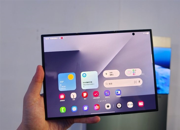 G形三折叠史上首款!三星Galaxy Z TriFold上手(图2) G形三折叠史上首款!三星Galaxy Z TriFold上手(图2)