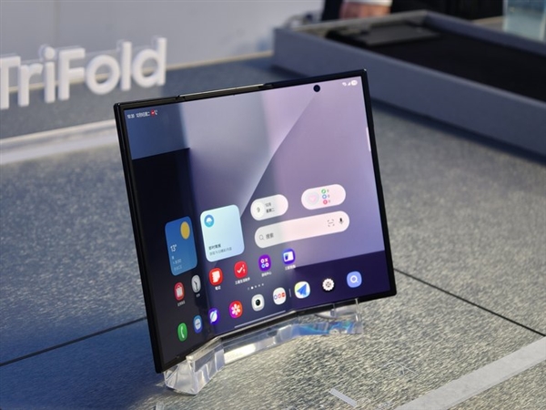 G形三折叠史上首款!三星Galaxy Z TriFold上手(图7) G形三折叠史上首款!三星Galaxy Z TriFold上手(图7)