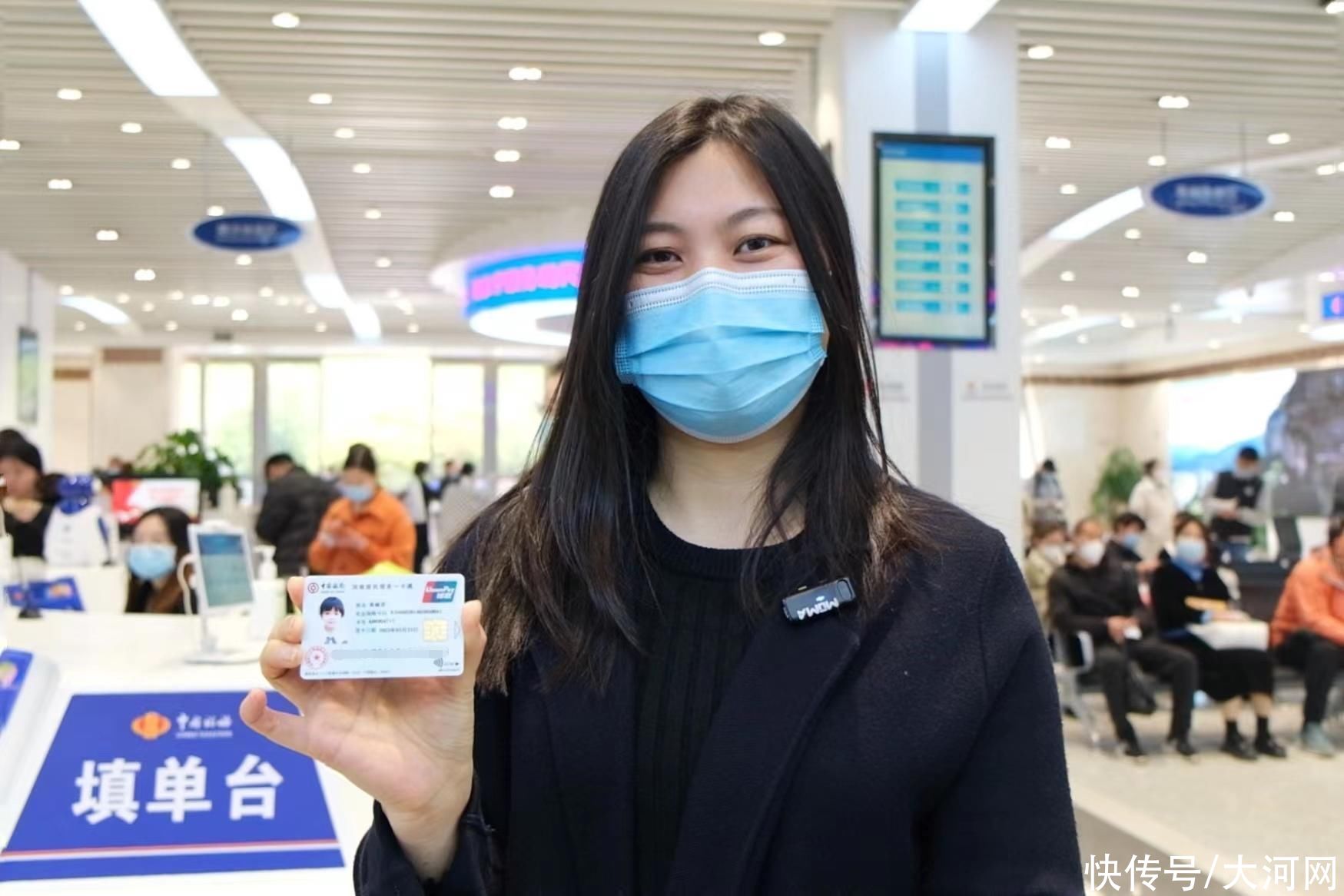 60余名在豫台胞集中办理医保：拿到属于自己的医保卡太开心了！(图2)