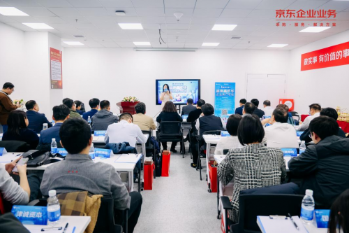 京东企业业务联合天津“泰达荟・京东MALL”举行超体嘉年华主题活动(图3) 京东企业业务联合天津“泰达荟・京东MALL”举行超体嘉年华主题活动(图3)