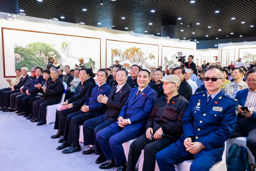 1727798156352108.jpg 武鹏、程炯陶庆祝新中国75华诞书画展在京开幕(图3)