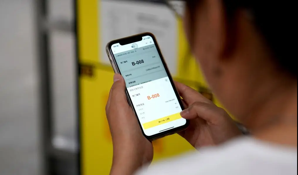 一柜难求，人气火爆，众多媒体到场报道！小铁智能寄存柜携手青海地铁打造出行轻体验(图6)